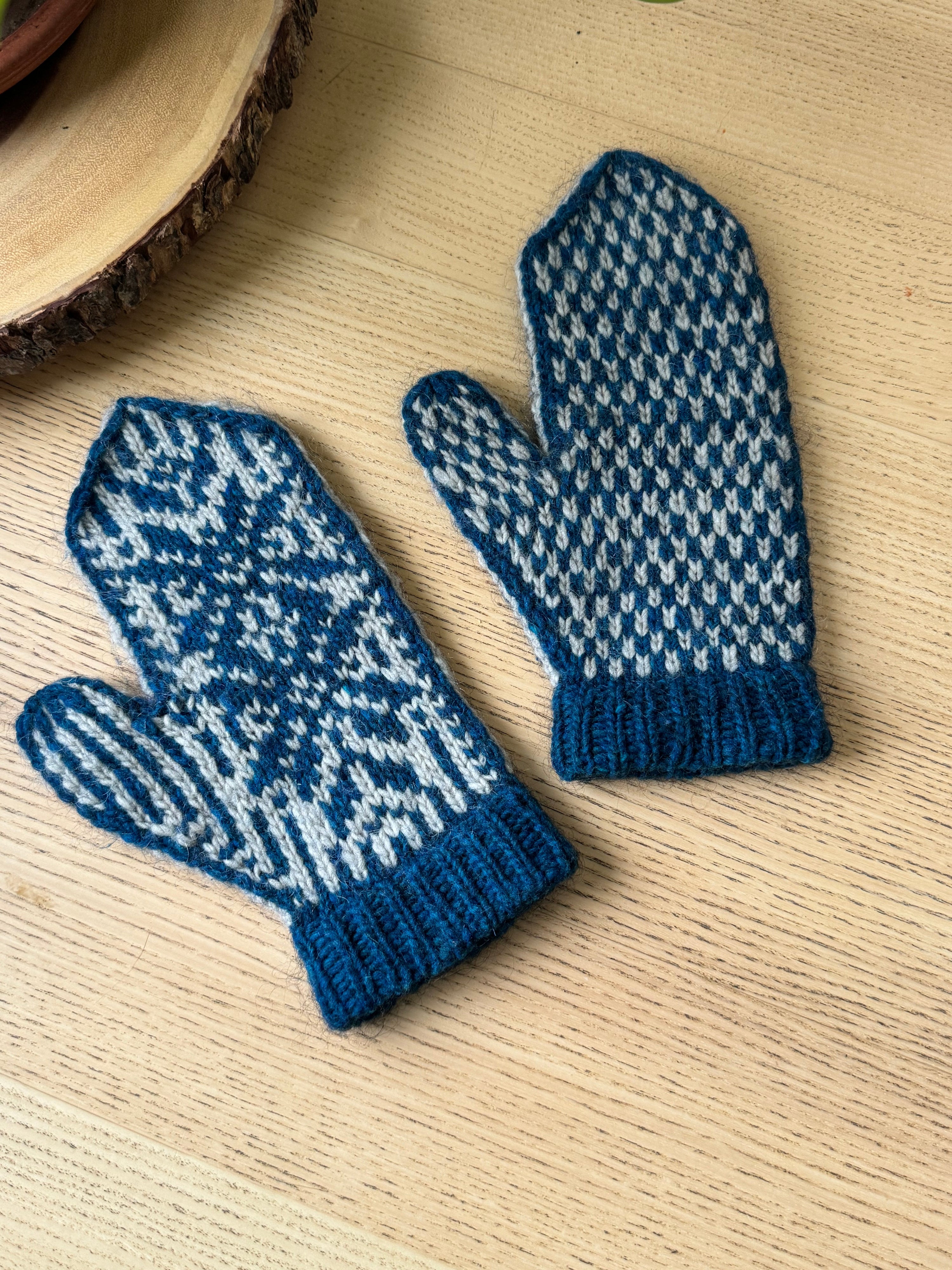 the Windmill Mitten Pattern
